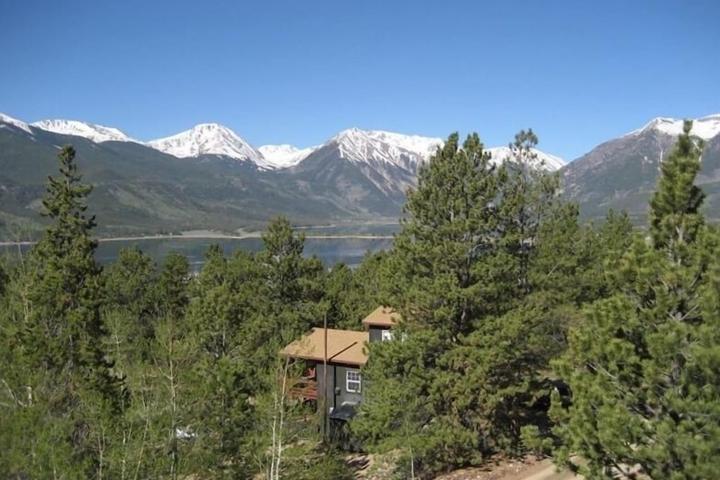 Pet Friendly Spectacular Mountain & Lake View Cabin