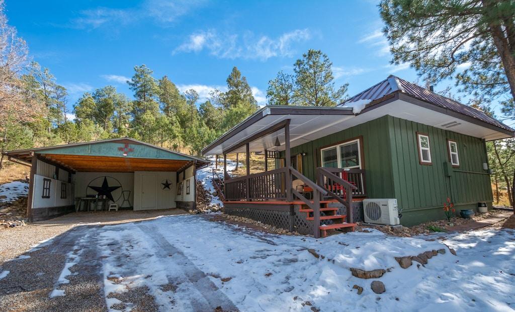 Whispering Pines Cabin in Ruidoso Pet Policy