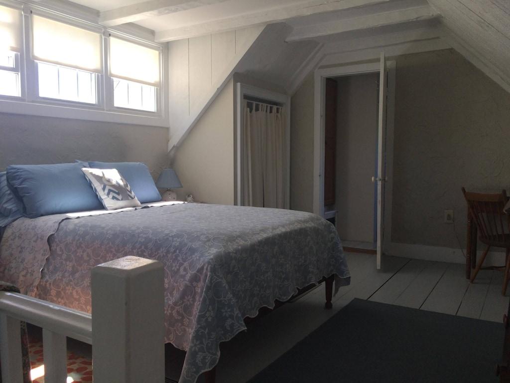 Captain's Quarters Pet Policy