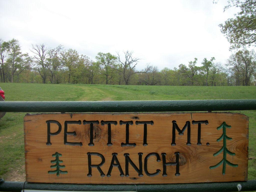 Pet Friendly Pettit Mountain Ranch Log Cabin