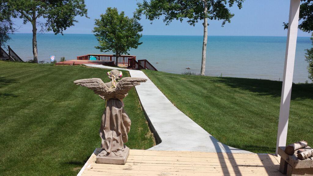 Pet Friendly Hotels in Deckerville, MI BringFido