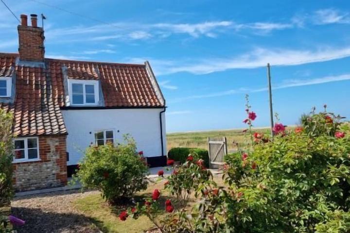 Pet Friendly Welcoming 2-Bedroom Self-Catering Cottage