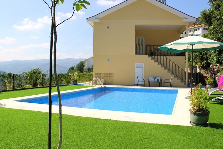 Pet Friendly 3/1 Villa with Swimming Pool