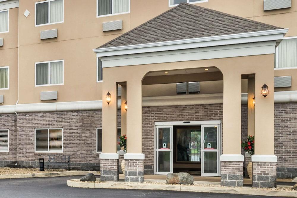 Pet Friendly Baymont by Wyndham Indianapolis Northeast