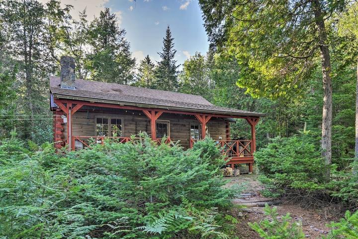Pet Friendly 3BR Cabin on Shore of Tim’s Cove