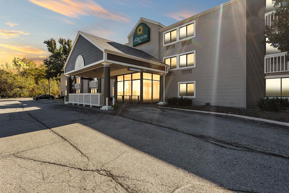 Pet Friendly La Quinta Inn by Wyndham Cleveland Independence