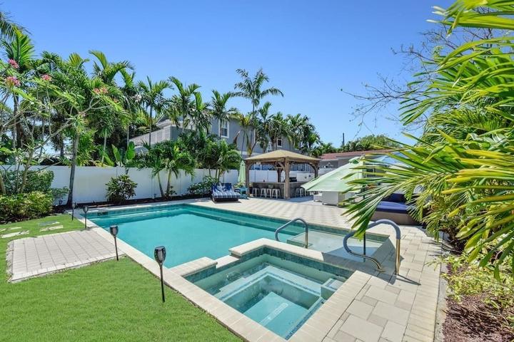 Pet Friendly Private & Beautiful Cabana Pool Home in SFL