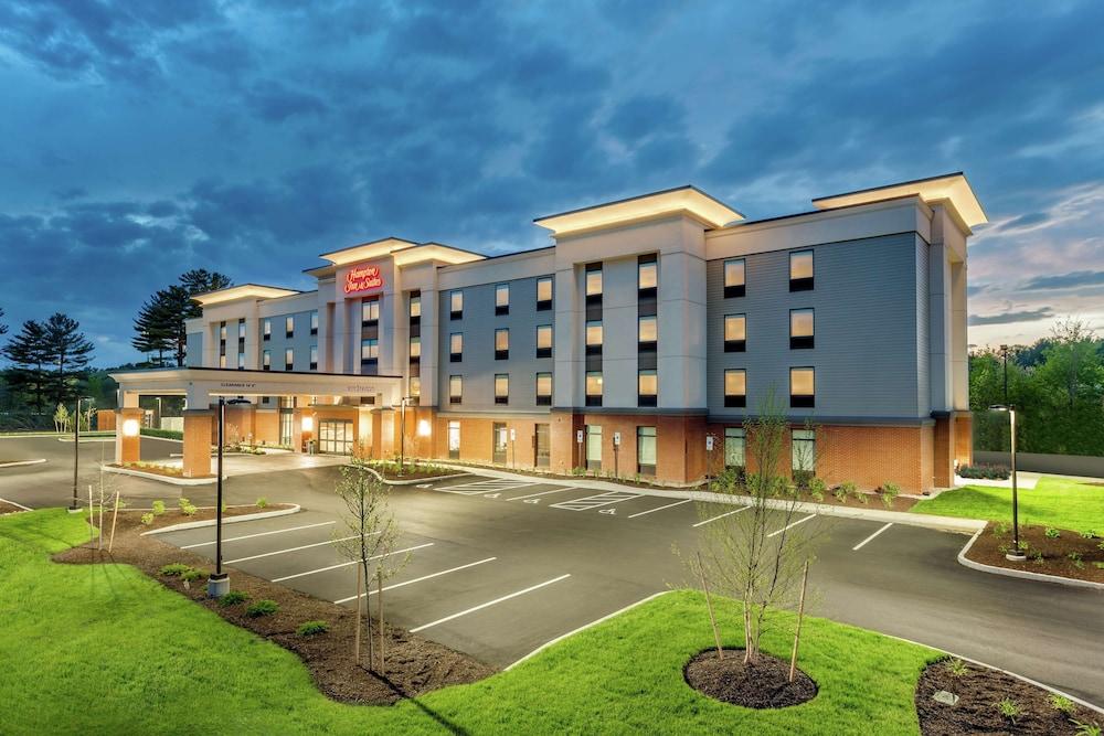 Pet Friendly Hampton Inn & Suites Kittery