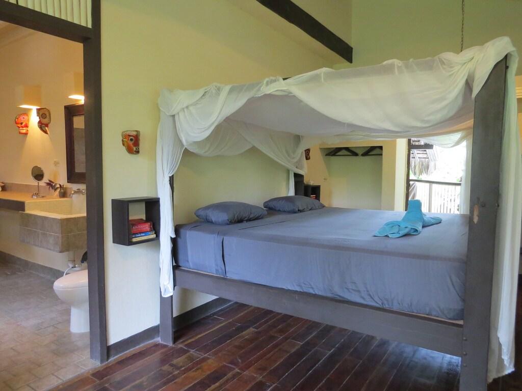 Pet Friendly Jungle Loft Only Steps to Playa Cocles