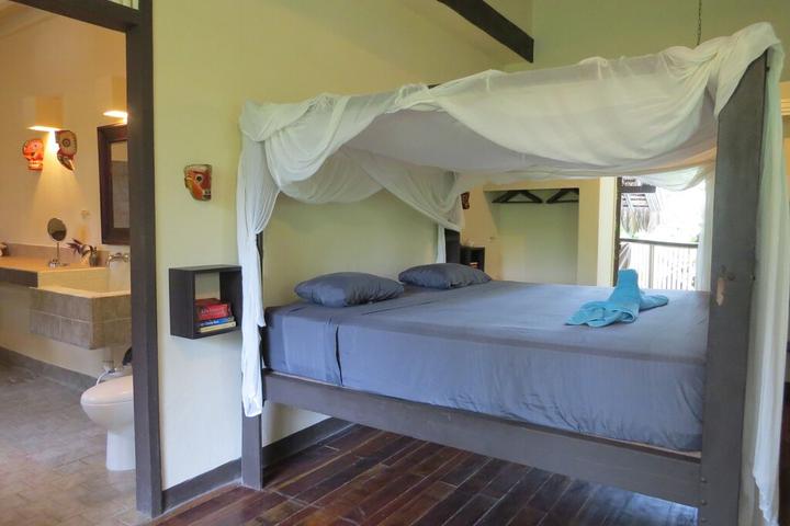 Pet Friendly Jungle Loft Only Steps to Playa Cocles