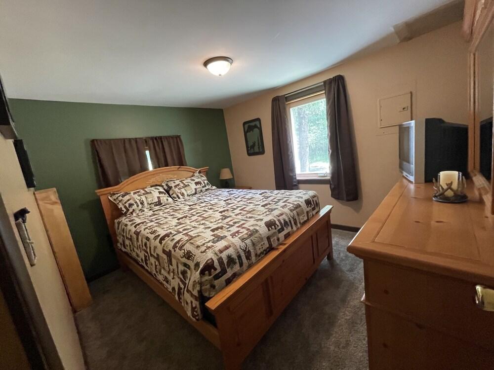 Pet Friendly 1/1 House Only an Hour South of Traverse City