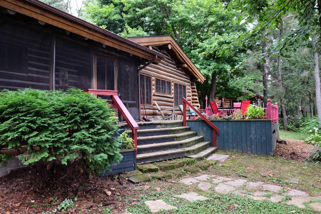 Menomonie Airbnb Rentals Pet Policy