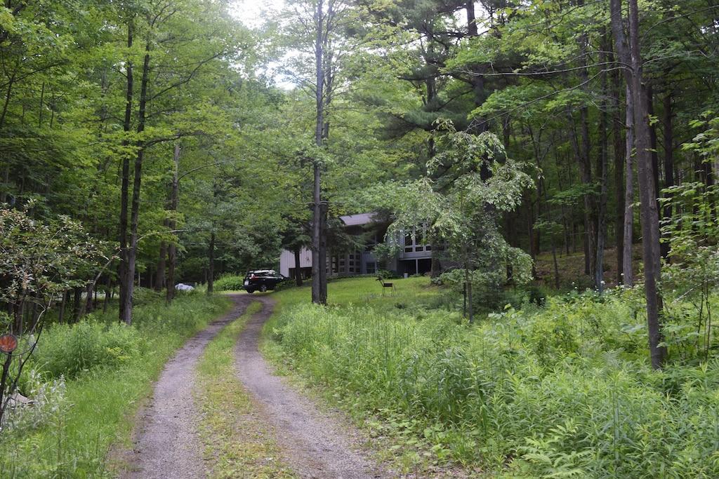 Pet Friendly Woodland Privacy Close to Cornell & Ithaca College
