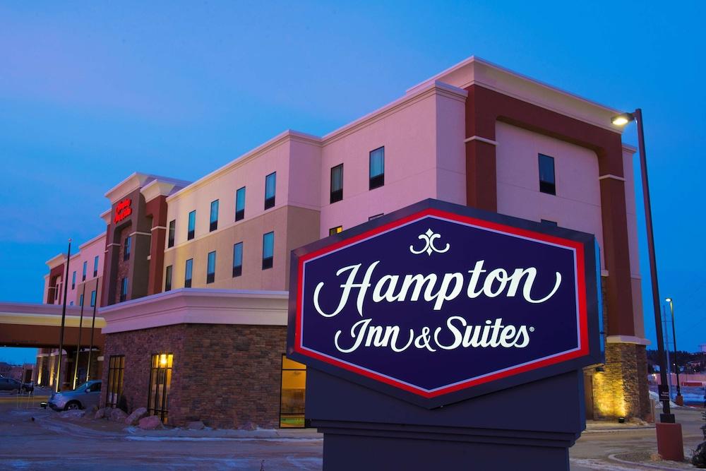 Pet Friendly Hampton Inn & Suites Bismarck Northwest