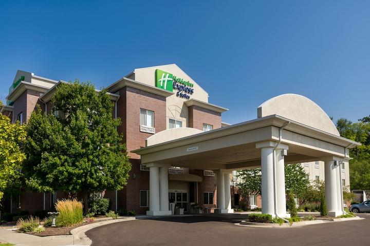 Pet Friendly Holiday Inn Express Hotel & Suites Independence-Kansas City an IHG Hotel