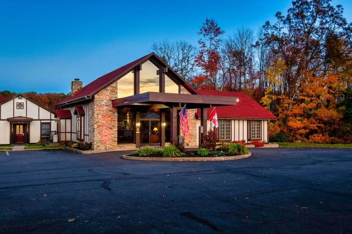 Pet Friendly Red Roof Inn and Suites Hazleton