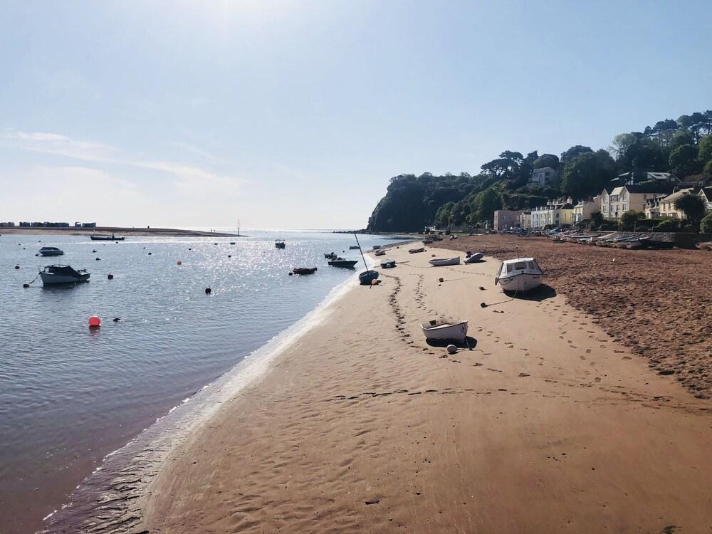 Pet Friendly Modern Holiday Let in Shaldon