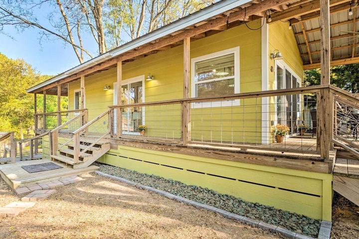 Pet Friendly Lovely Toledo Bend Studio with Scenic Views