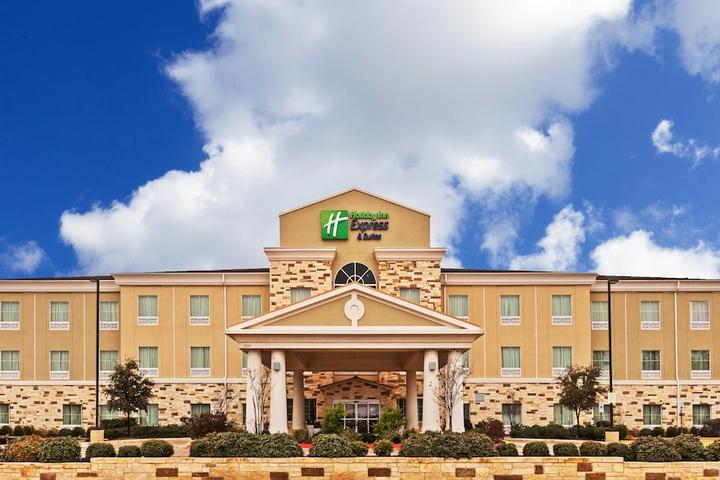 Pet Friendly Holiday Inn Express Hotel & Suites Brady an IHG Hotel
