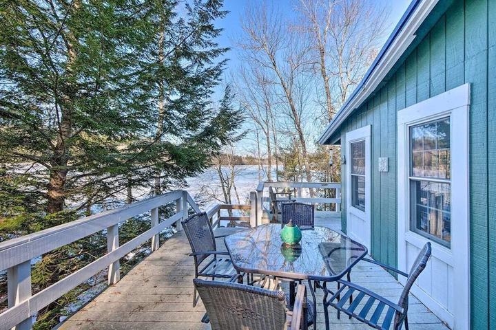 Pet Friendly Lakehouse with Spa Tub on Long Pond