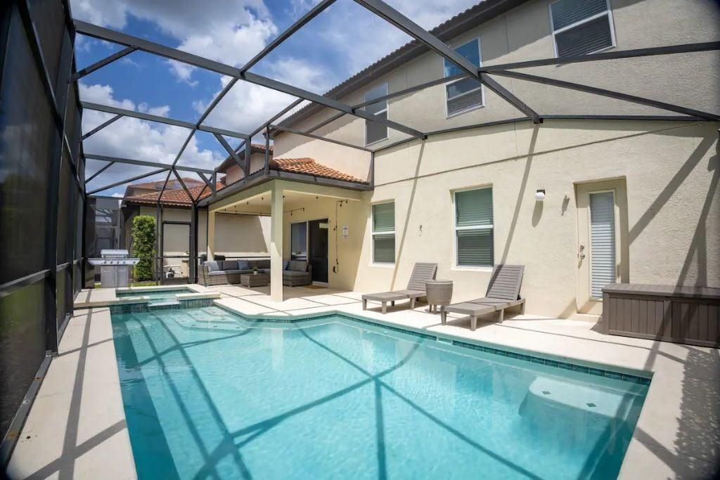 Central & Spacious Home 15min to Disney Pet Policy