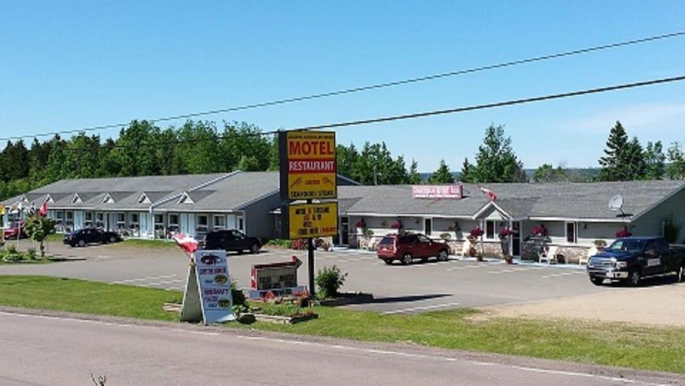 Pet Friendly Fundy Rocks Motel and Chocolate River Cottages