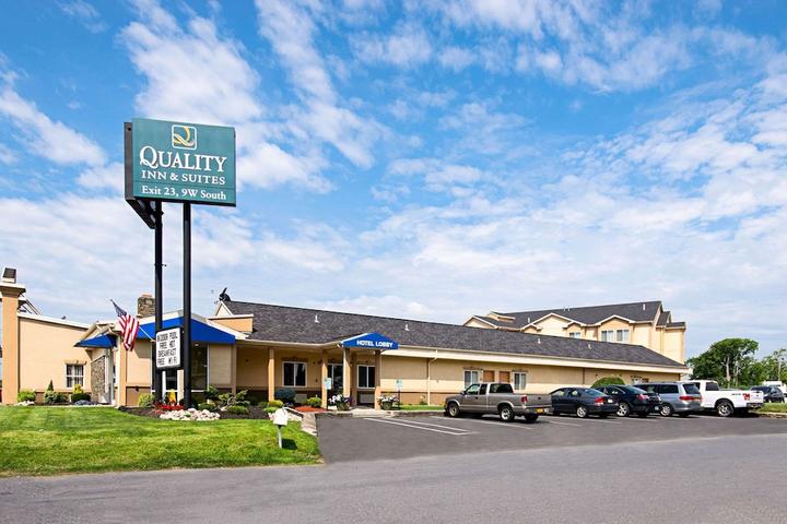 Pet Friendly Quality Inn & Suites Albany Glenmont South