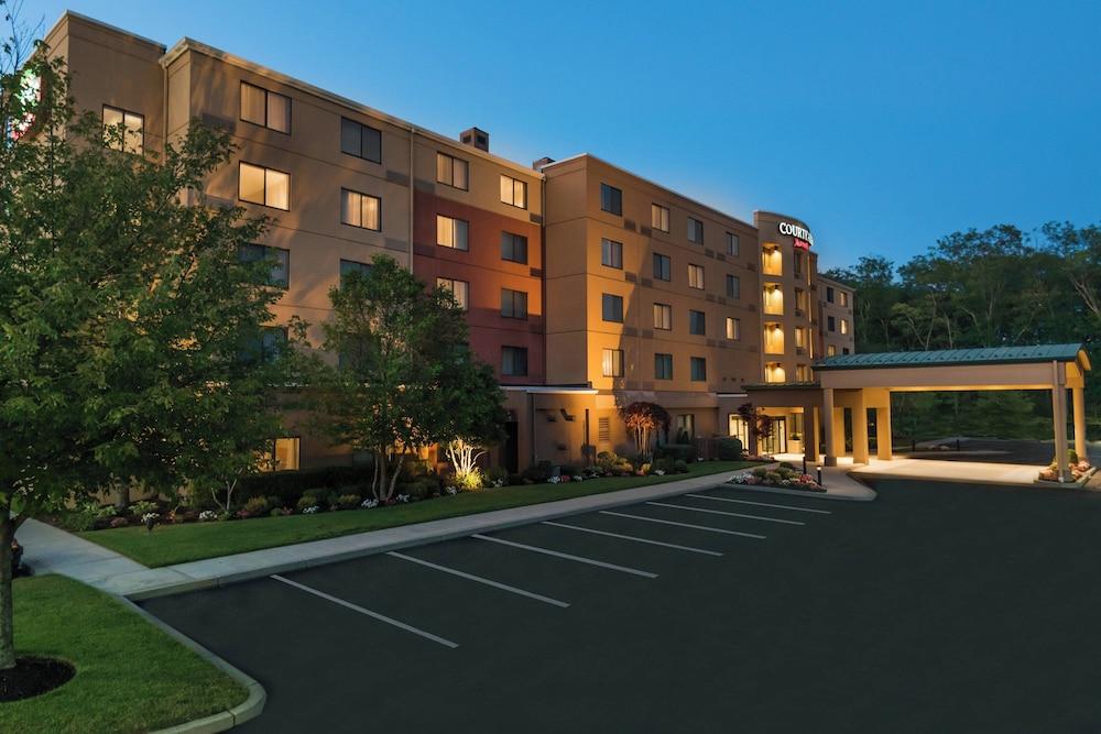 Pet Friendly Courtyard by Marriott Providence Lincoln