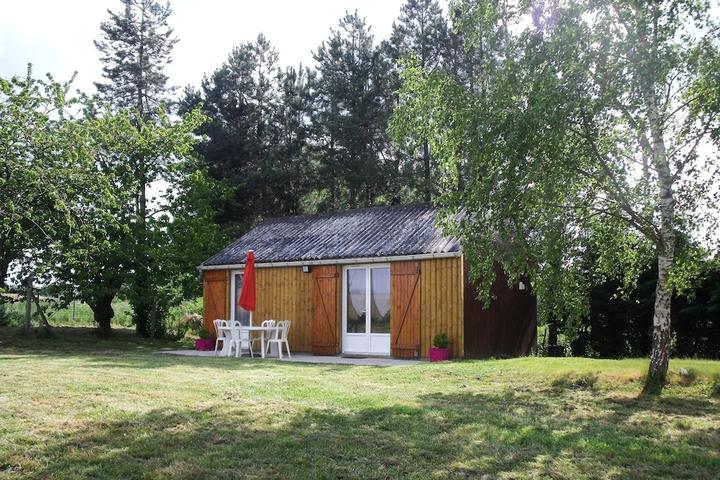 Pet Friendly Wooden Chalet on Fenced Plot with Pond