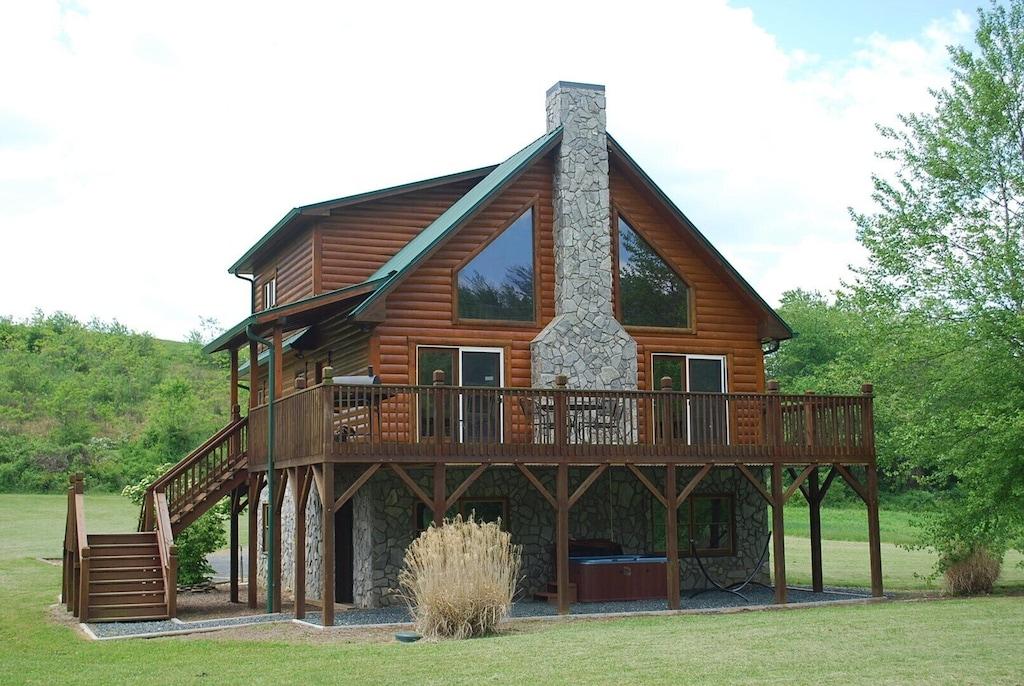 Pet Friendly Spacious Riverfront Cabin with Hot Tub & Fire Pit