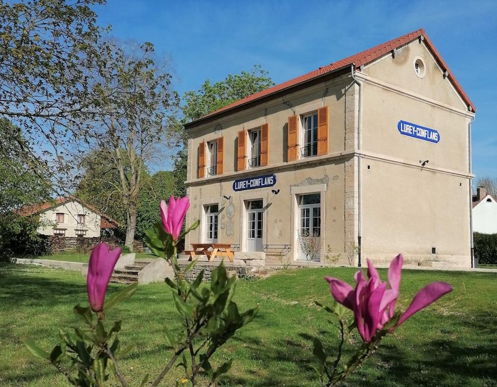 Pet Friendly The Station of Lurey Conflans in Champagne