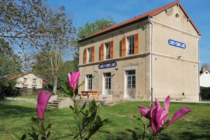 Pet Friendly The Station of Lurey Conflans in Champagne