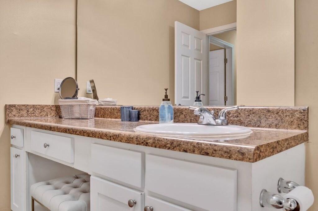 Modern 2BR Apartment Uptown Pet Policy