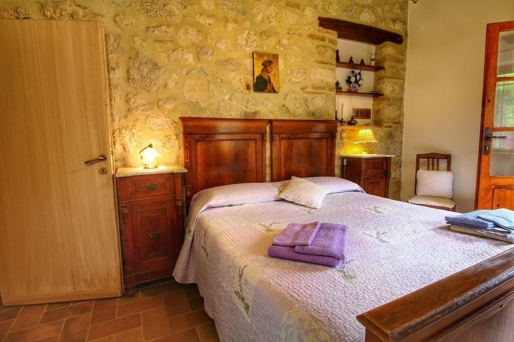 Pet Friendly Nice 2BR Apartment in the Sienese Countryside