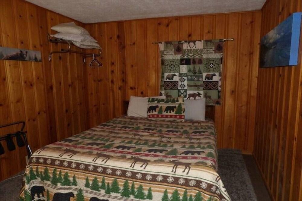 Ponderosa Cabins 104 N Laurel Cabin 12 Pet Policy