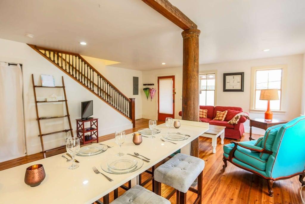 Historic Downtown Charleston Retreat with Parking Pet Policy