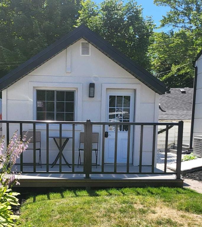 Pet friendly cottages on best sale lake erie