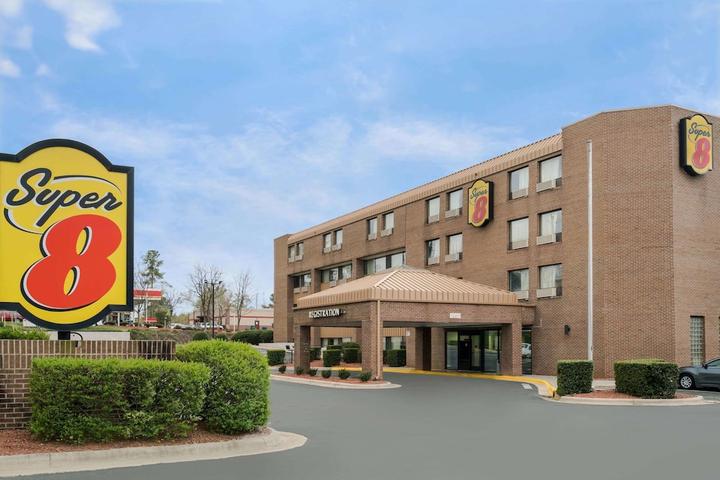 Pet Friendly Super 8 by Wyndham Raleigh North East