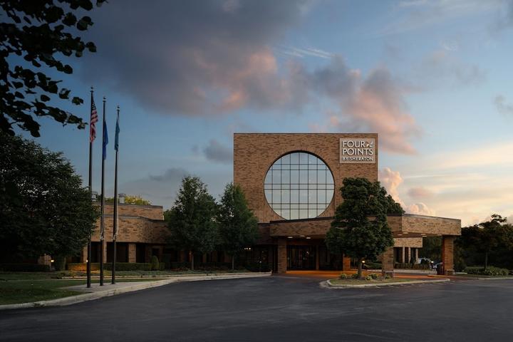 Pet Friendly Four Points by Sheraton Milwaukee North Shore