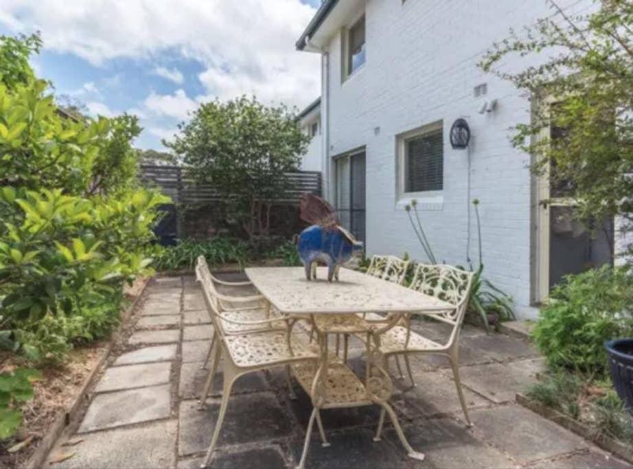 Mayfield Airbnb Rentals Pet Policy