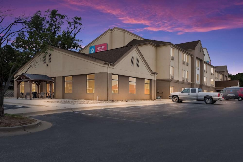 SureStay Plus Hotel by Best Western Coralville Iowa City Pet Policy