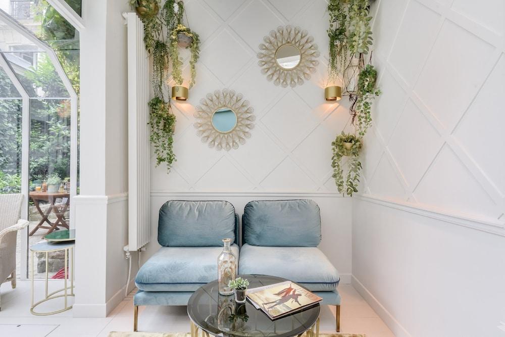 Pet Friendly Hotels in Paris, FR BringFido