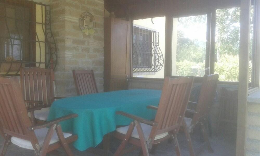 Pet Friendly Independent Villa with Private Beach on the Lake 