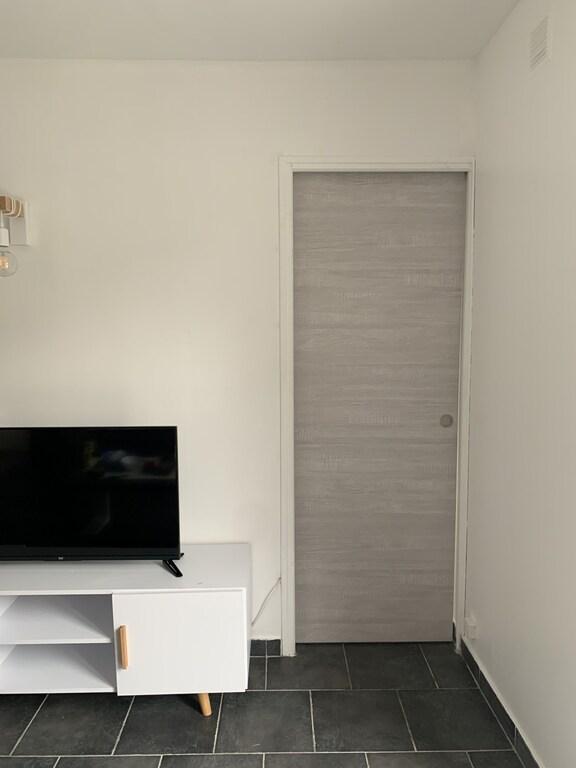 1/1 Apartment with Fenced Yard Pet Policy