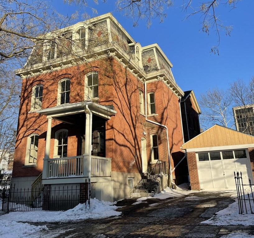 6/2 Renovated Historic Poughkeepsie House Pet Policy