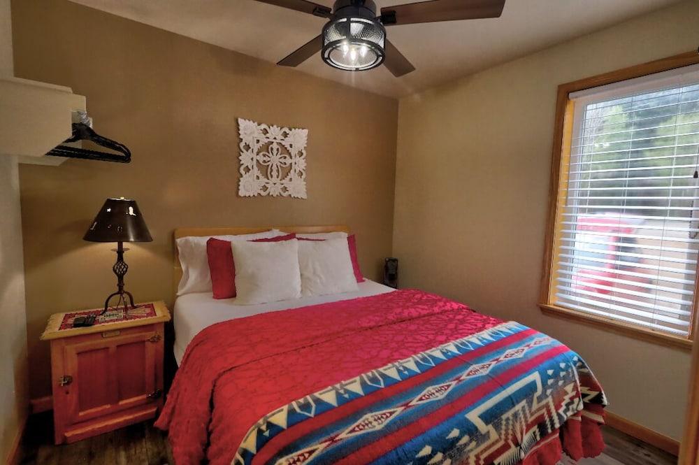 River Retreat Southwest Cabin 1 Pet Policy