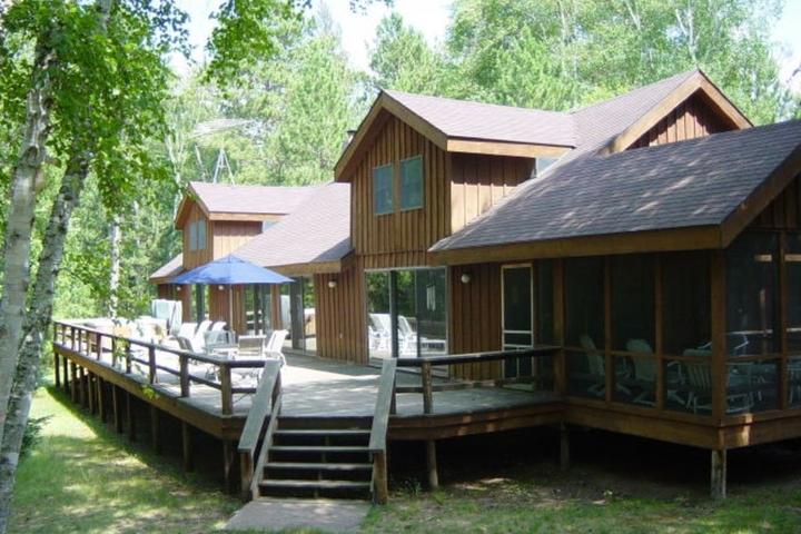 Pet Friendly Secluded Lodge on Webb Lake