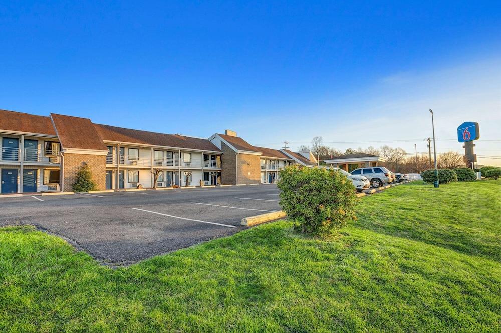 Motel 6 Hillsville VA Pet Policy