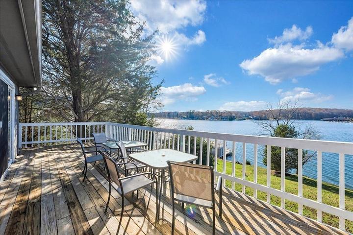 Pet Friendly 3BR Lakefront Home with Private Dock
