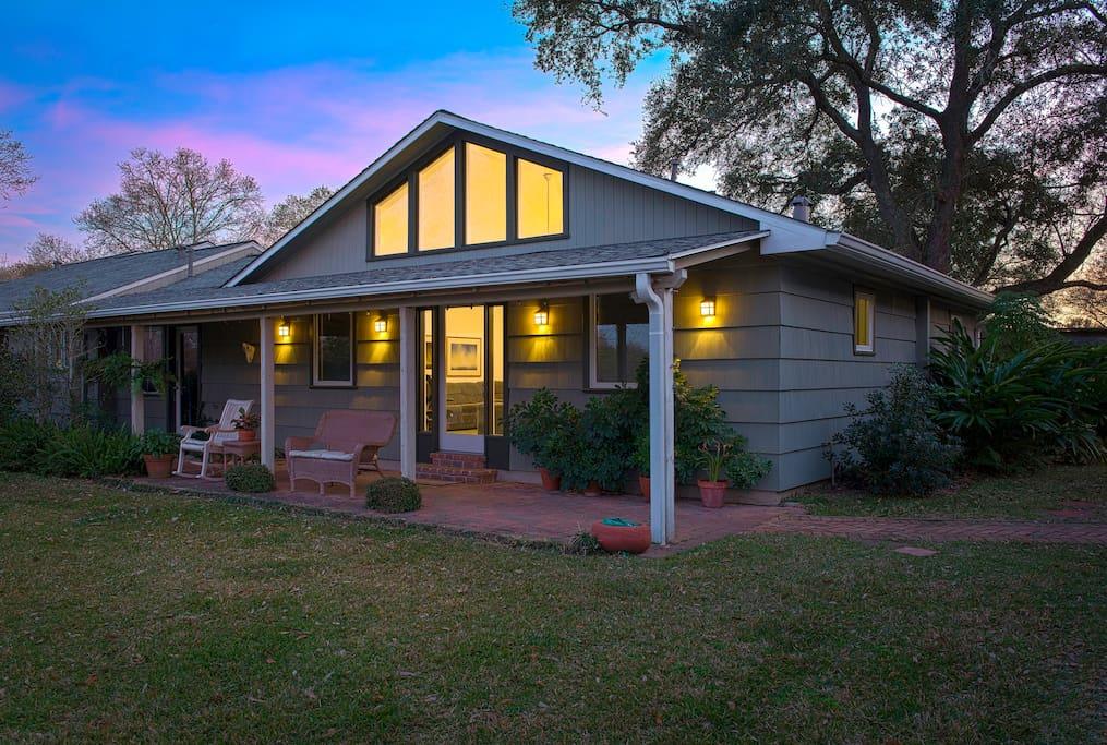 Pet Friendly South Houston Airbnb Rentals